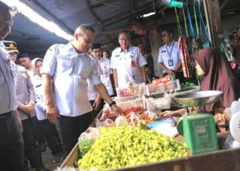 Pantau Harga Jelang Lebaran, Gubernur Jateng Langsung Turun ke Pasar