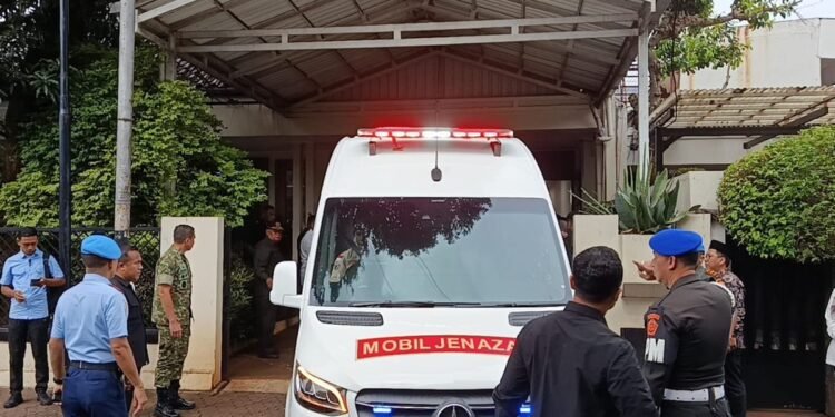 Duka Nasional: Jenazah Try Sutrisno Tiba di Menteng