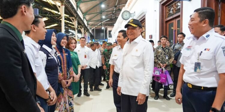 Menko Polkam Pantau Bandara-Stasiun Jogja, Sinyal Siaga Mudik Dimulai
