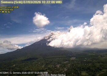 Gunung Semeru Kembali Erupsi, Material Vulkanik Menumpuk di Lereng