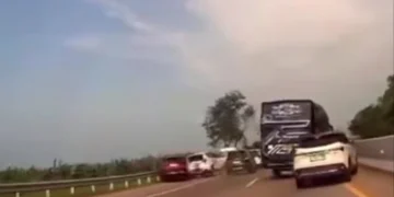 Kecelakaan Beruntun di Tol Trans Jawa: Bus Hantam Lima Kendaraan di Batang