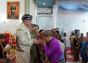 Bersua Sang Raja: Silaturahmi atau Ujian Etika?