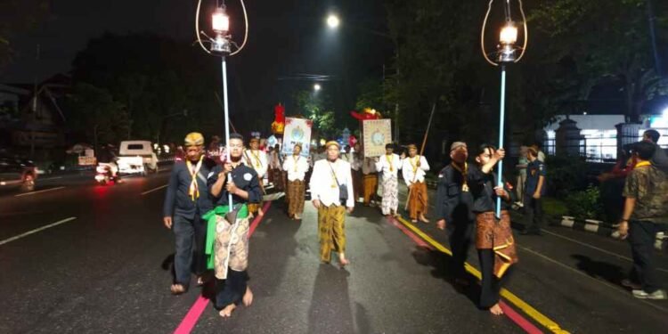 Makna Tumpeng dalam Malem Selikuran: Doa, Tradisi, dan Seribu Bulan