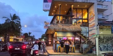 Kuta Saat Senja: Ketika Malam Mulai Dibuka untuk Dunia