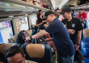 Gubernur Jateng Lepas KA Mudik Gratis, Pekerja Informal Jadi Prioritas