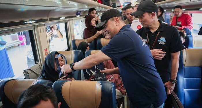 Gubernur Jateng Lepas KA Mudik Gratis, Pekerja Informal Jadi Prioritas