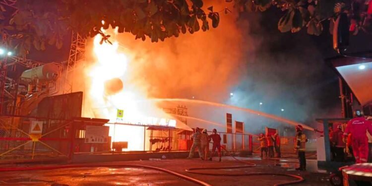 Kota Surakarta Terancam Gelap, Gardu Induk 150 KV Jajar Terbakar Dini Hari