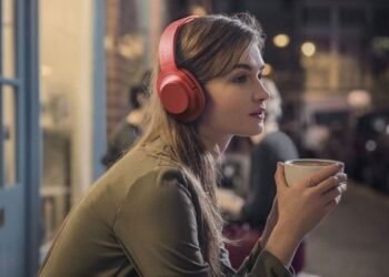Bukan Radiasi, Bahaya Nyata Headphone yang Sering Kamu Abaikan