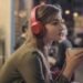 Bukan Radiasi, Bahaya Nyata Headphone yang Sering Kamu Abaikan