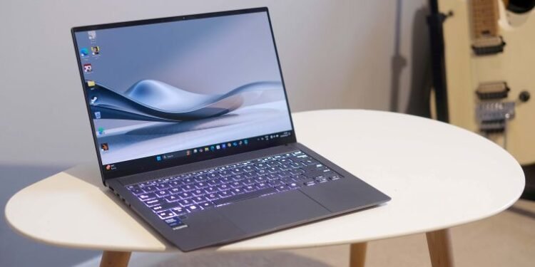 ASUS Bawa AI ke Level Baru: Zenbook S14 OLED Bisa “Mikir Sendiri” Tanpa Internet