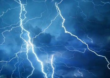 Langit Mendadak Menghukum: 10 Wisatawan Jadi Korban Petir di Lumajang