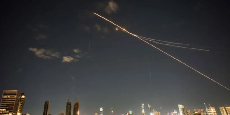 Serangan Gabungan Iran dan Hizbullah Mengguncang Israel