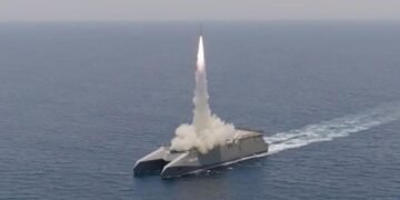 Iran Tunggu Kapal Perang AS di Selat Hormuz