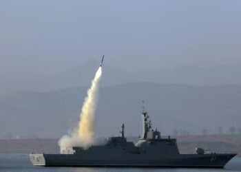 Kim Jong Un Pamer Kapal Perang Baru di Tengah Ketegangan Global