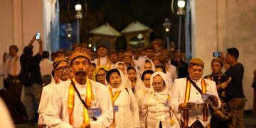 Dari Bangsal Smorokoto ke Masjid Ageng, Kraton Surakarta Gelar Kirab Zakat Fitrah