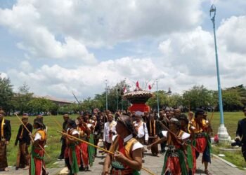 Dari Karaton ke Masjid Agung, Gunungan Garebeg Pasa Jadi Rebutan Ratusan Warga