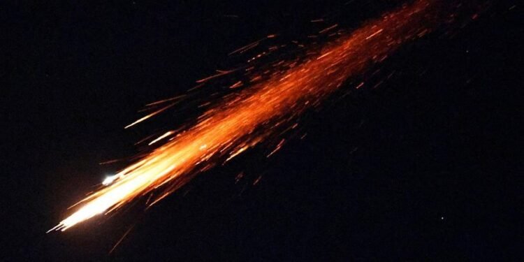 Iran Balas Serangan, Jutaan Warga Israel Mengungsi ke Bunker