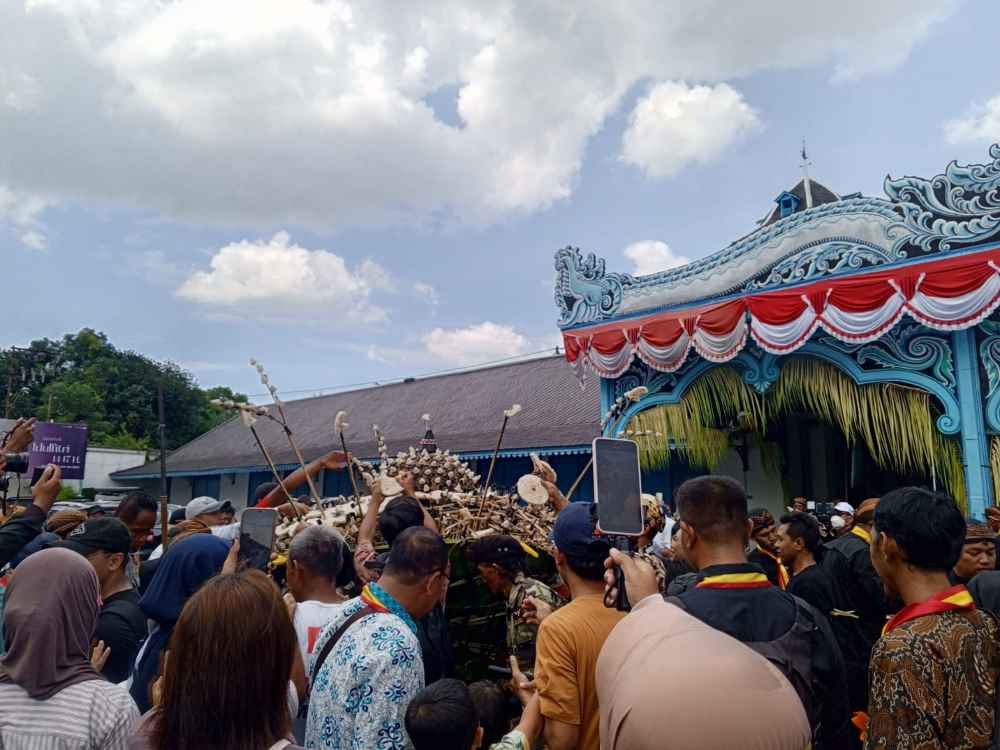 Dari Karaton ke Masjid Agung, Gunungan Garebeg Pasa Jadi Rebutan Ratusan Warga