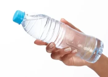 Air Mineral Terancam Mahal Gara-Gara Plastik: Wajar atau Alarm Bahaya?