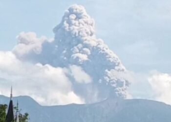 Marapi Erupsi Lagi di Sumbar: Letusan 1,6 Km Picu Peringatan Waspada