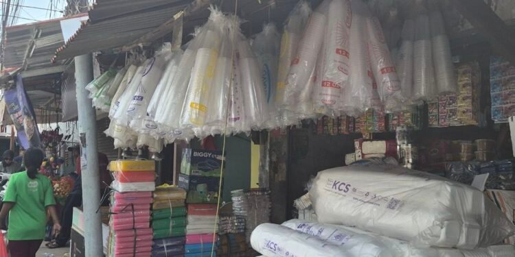 Efek Konflik Dunia: Plastik Mahal, Usaha Kecil Menjerit