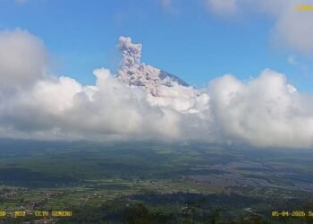 Semeru Kembali “Bicara”, Warga Diminta Lebih Siaga