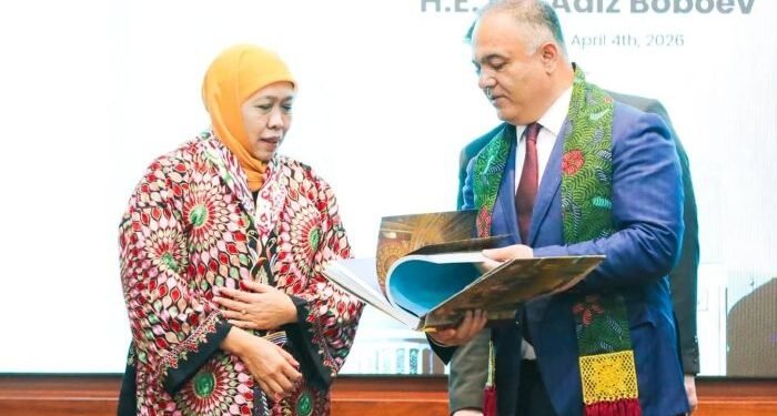 Direct Flight ke Samarkand: Antara Ziarah, Bisnis, dan Jejak Islam Nusantara