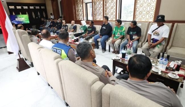 Derbi Jatim: Kapolda Jatim Ingatkan Suporter Rivalitas di Lapangan, Bukan di Jalanan