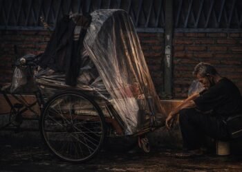 Becak Tua di Madiun: Bertahan atau Sekadar Menunggu Waktu?