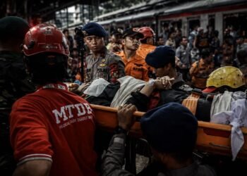 14 Korban Jiwa dalam Tabrakan KRL dan KA Jarak Jauh: Tragedi atau Kelalaian?