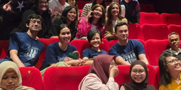 Bioskop Terancam Sepi: Film Berpindah ke Gadget, Siapa Bertahan?