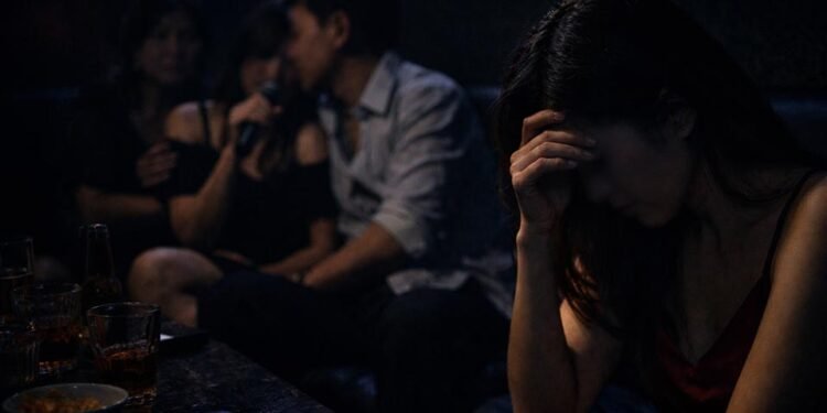 Kisah Pemandu Lagu: Dibayar untuk Menemani, Tapi Siapa yang Melindungi?