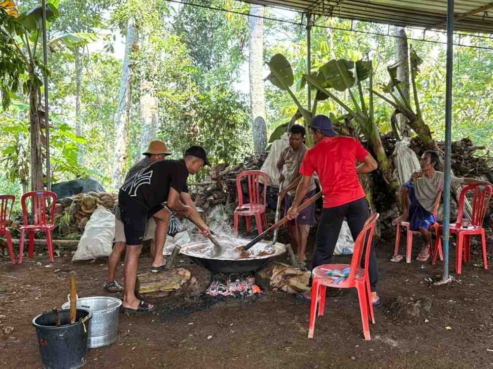 Jenang Bukan Sekadar Makanan. Ini Cara Tradisi Bertahan Diam-Diam