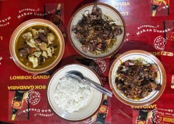 Sate Pak Narto, Surga Murah Kaum Mendang-Mending