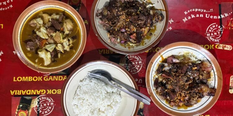 Sate Pak Narto, Surga Murah Kaum Mendang-Mending