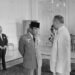 Peci, Kamera, dan Kekuasaan: Siapa Mengendalikan Citra Soekarno di Istana?