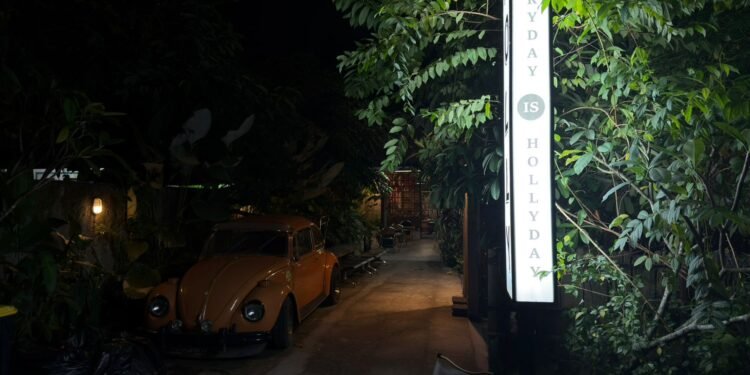 Holly Cafe Tidak Hanya Menawarkan Kopi, Tapi Juga Menyuguhkan Ketenangan