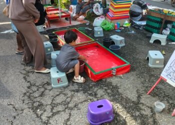 Anak yang Main, atau Orang Tua yang Sebenarnya Istirahat?