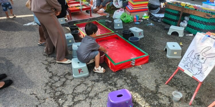 Anak yang Main, atau Orang Tua yang Sebenarnya Istirahat?