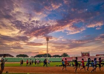 Stadion Wilis: Tempat Orang Sibuk Menciptakan Waktu yang Katanya Tidak Ada
