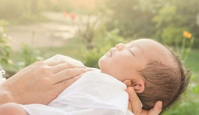 Bayi Harus Dijemur? Nggak Selalu, Ini Cara Aman Penuhi Vitamin D