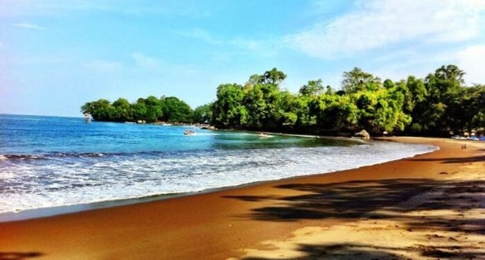 Batukaras: Liburan yang Nggak Pamer, Tapi Diam-Diam Nyembuhin