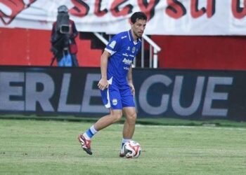 Thom Haye Santai di Puncak: Persib Ngebut, Tekanan? Katanya Gak Ada