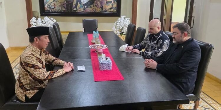 Sikap Diplomasi atau Sinyal Politik? Kedubes Iran Bertemu Dengan Jokowi