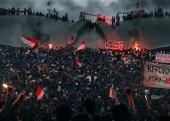 Kerusuhan 1998: Ledakan Amarah atau Kegagalan Sistem yang Lama Disembunyikan?