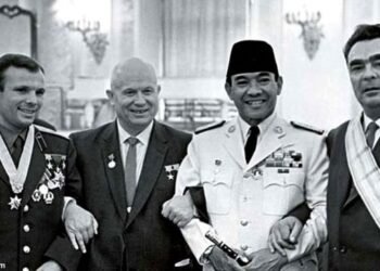 Soekarno Dan Gagarin di Kremlin: Saat Indonesia Pernah Tampil Sekelas Dunia