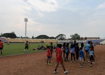 Sore di Stadion Wilis: Olahraga atau Cara Baru Anak Muda Cari Hidup?