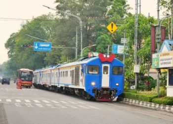 Klakson Sudah Bunyi, Motor Tetap Melaju: Emak-Emak Terseret KA di Solo