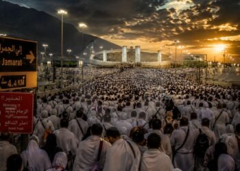 Dari Muzdalifah ke Mina: Jutaan Langkah Menuju Lempar Jumrah