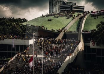 Perubahan di Tangan Mahasiswa: Pola Sosial di Balik Gerakan Mahasiswa 1998